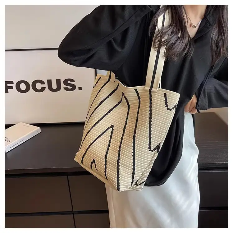 Women Knitted Large Capacity Shoulder Bag — feature 11