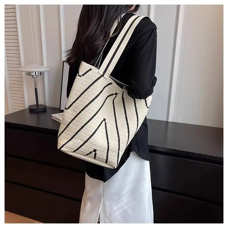 Women Knitted Large Capacity Shoulder Bag — feature 12