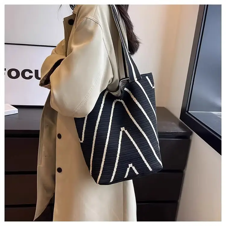 Women Knitted Large Capacity Shoulder Bag — feature 13