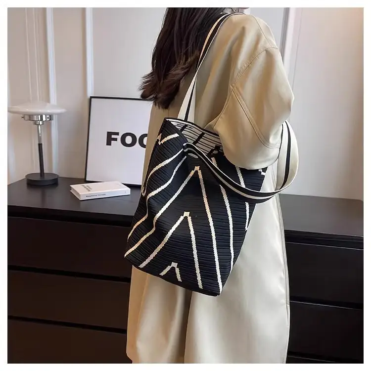 Women Knitted Large Capacity Shoulder Bag — feature 14