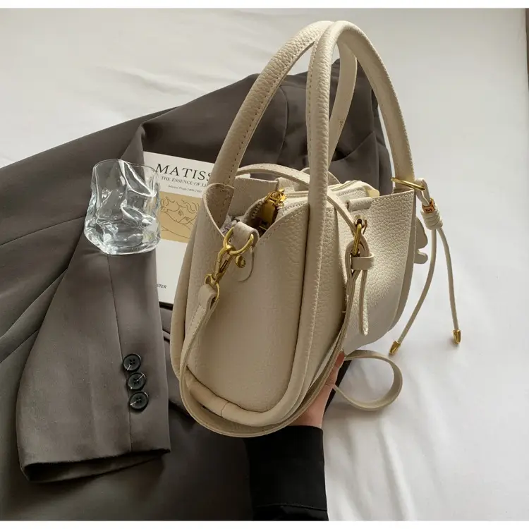 Women's Beige Leather Shoulder Bag 2025 New Spring — feature 11