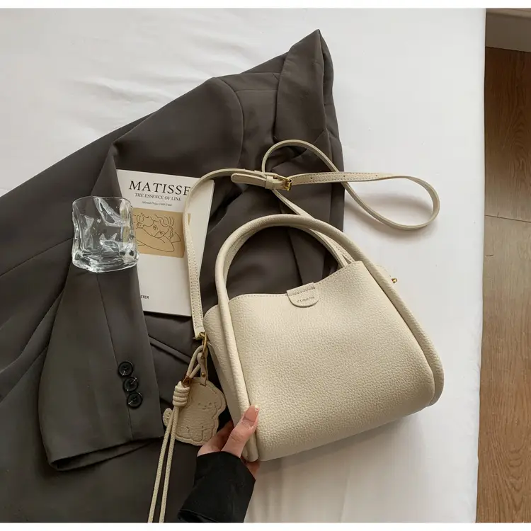 Women's Beige Leather Shoulder Bag 2025 New Spring — feature 24