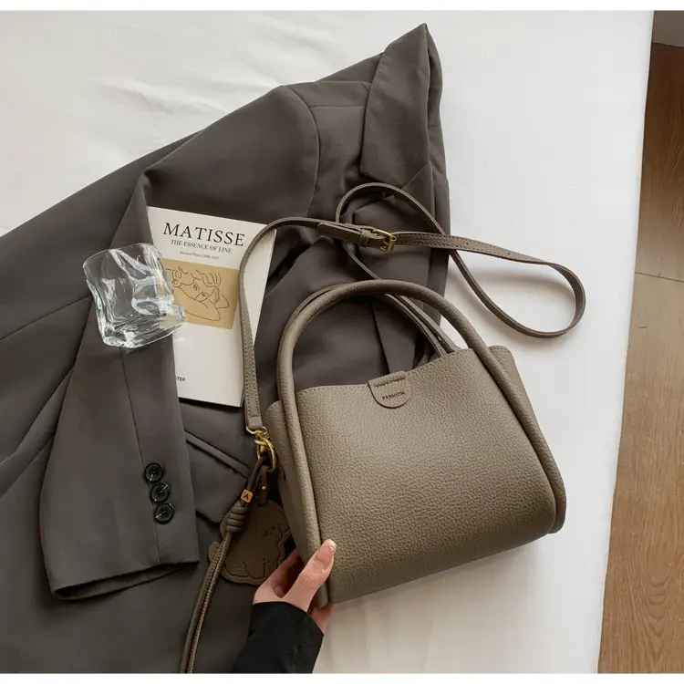 Women's Beige Leather Shoulder Bag 2025 New Spring — feature 25