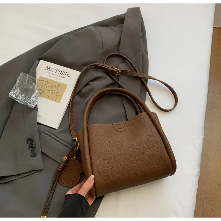 Women's Beige Leather Shoulder Bag 2025 New Spring — feature 27