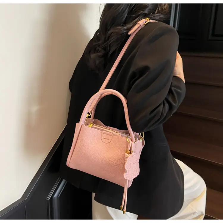 Women's Beige Leather Shoulder Bag 2025 New Spring — feature 3