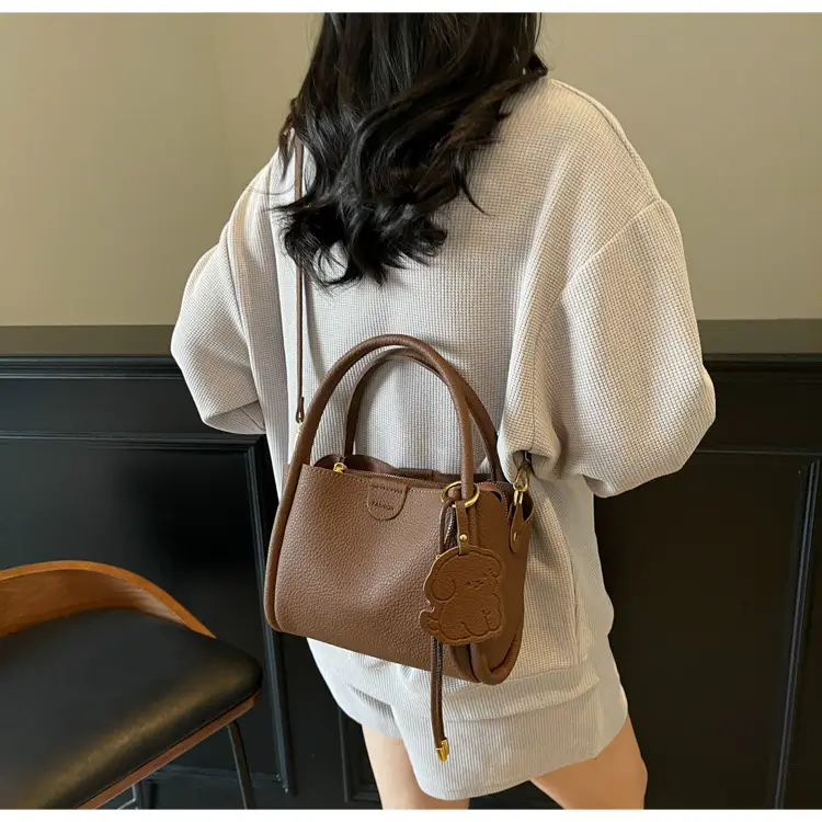 Women's Beige Leather Shoulder Bag 2025 New Spring — feature 5