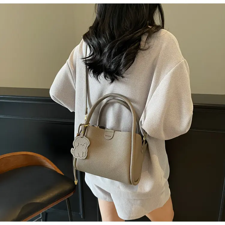 Women's Beige Leather Shoulder Bag 2025 New Spring — feature 7