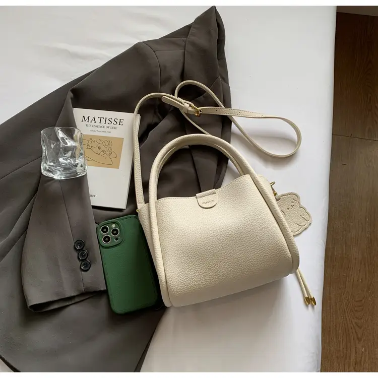 Women's Beige Leather Shoulder Bag 2025 New Spring — feature 8