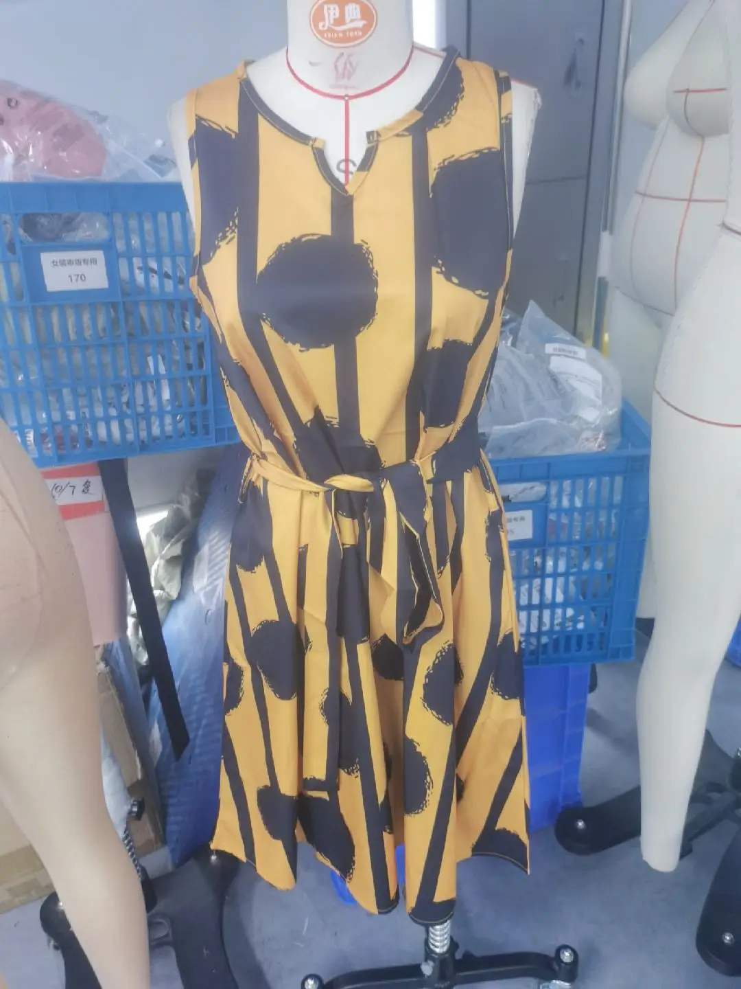 Women's Yellow Black Striped Sleeveless Dress Belt Vest — feature 2