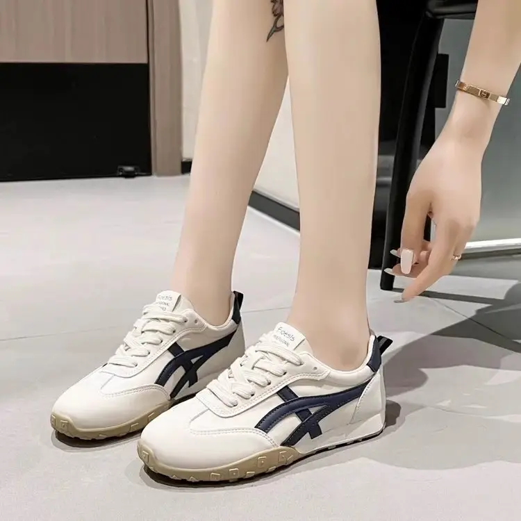 Women's White Cross Logo Training Shoes Flat Leather — feature 4