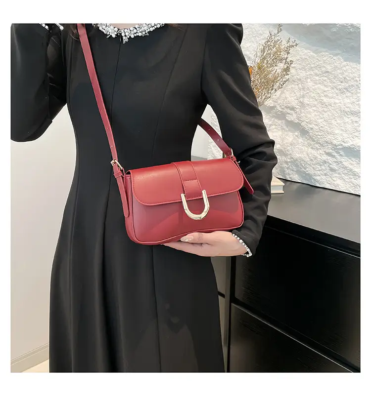 Black Vintage Horseshoe Buckle Shoulder Bag for Women — feature 11