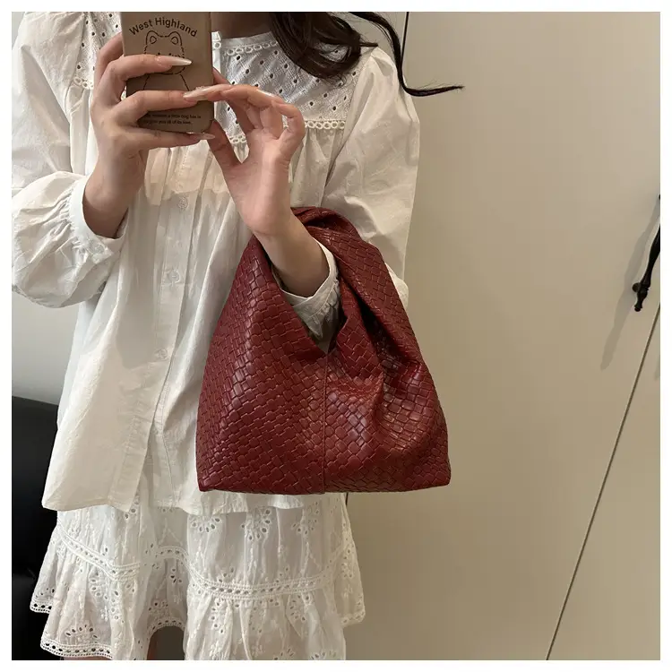 White Woven Shoulder Bag Large Capacity Soft Leather — feature 10