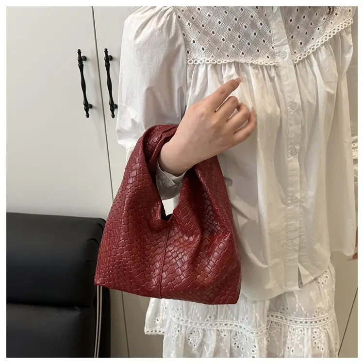 White Woven Shoulder Bag Large Capacity Soft Leather — feature 8