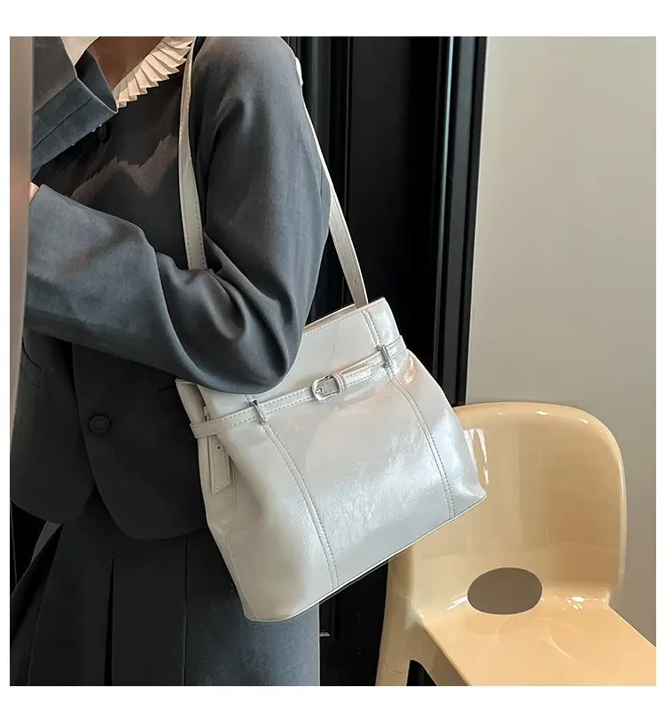 2025 Silver Leather Bucket Bag for Women — feature 1