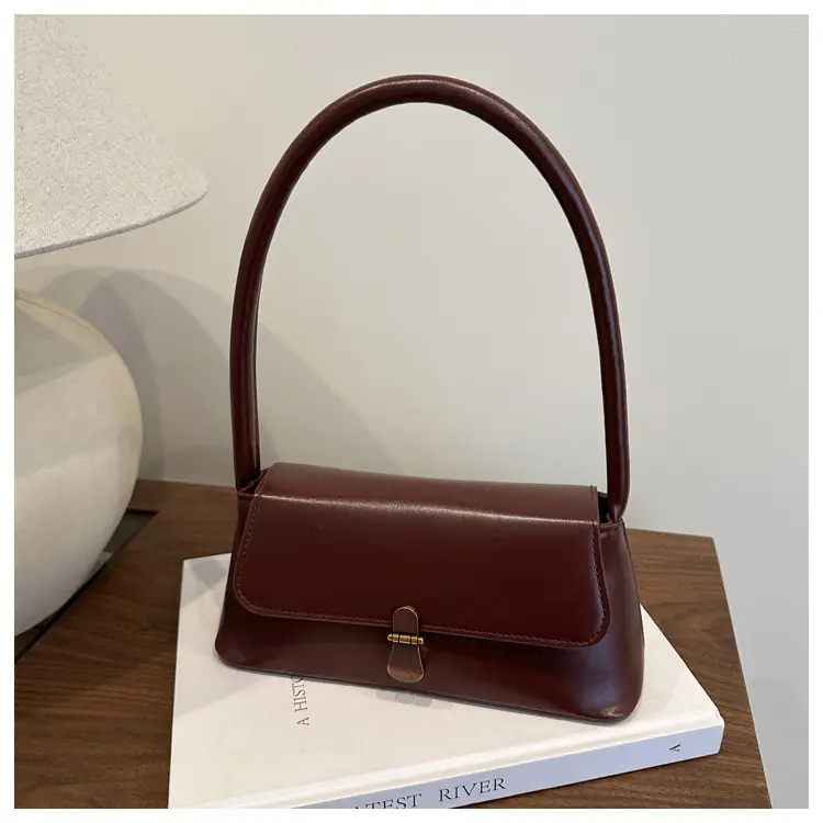 Women's Vintage Niche Leather Shoulder Bag Beige 2025 — feature 19