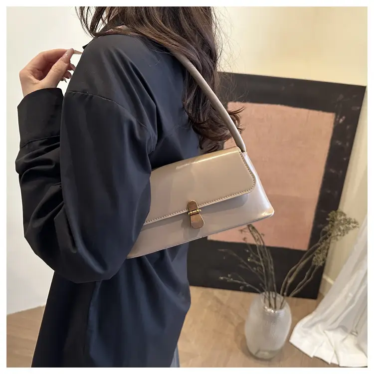 Women's Vintage Niche Leather Shoulder Bag Beige 2025 — feature 7
