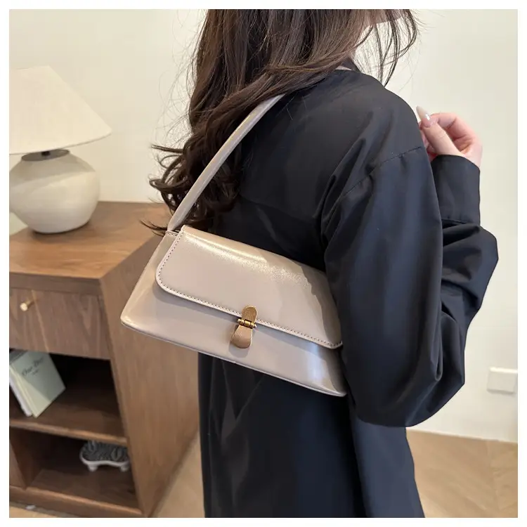 Women's Vintage Niche Leather Shoulder Bag Beige 2025 — feature 8