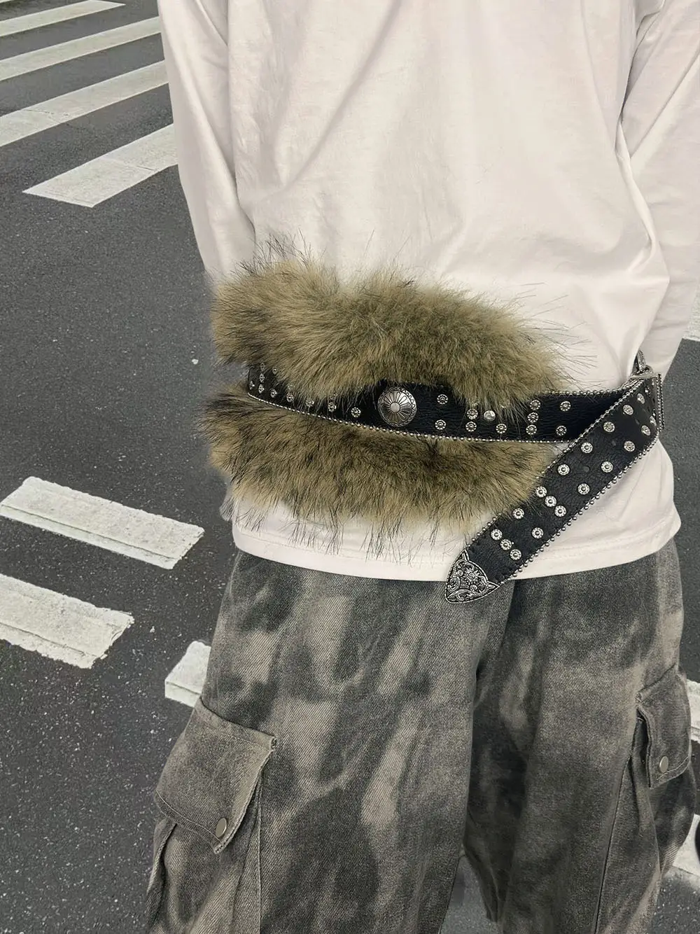 European Mao Mao Belt with Fur Trim and Metal Buckle — feature 2