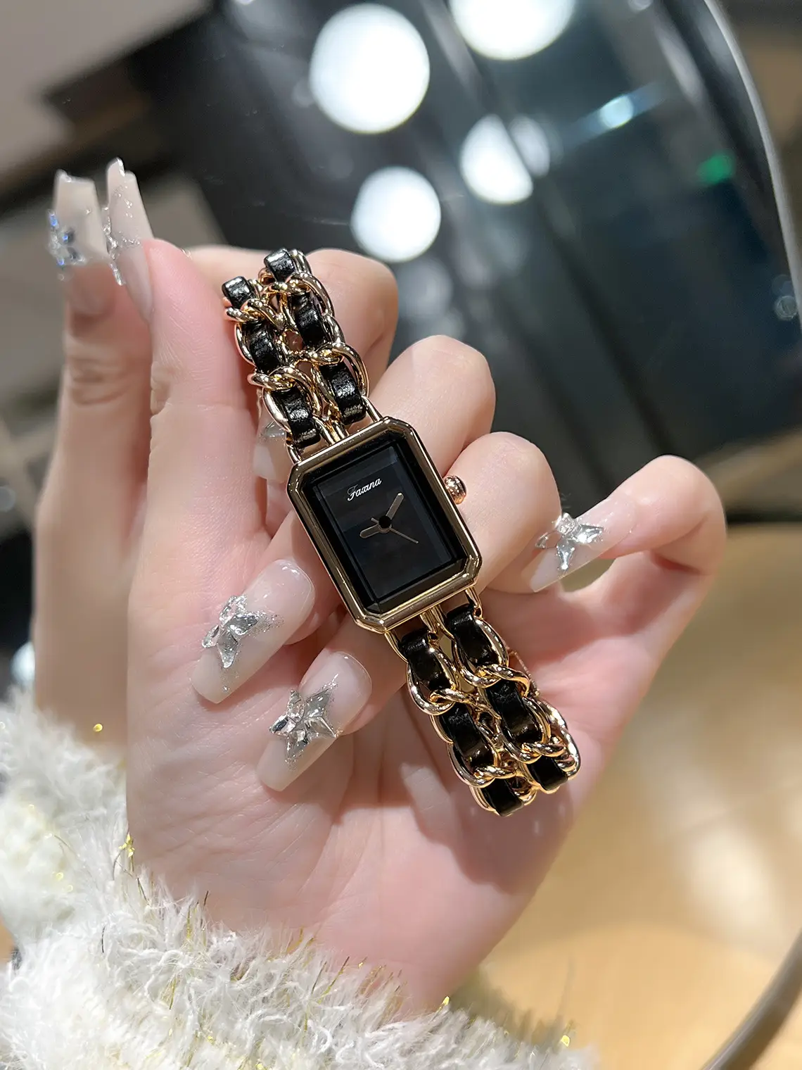 Gold Square Watch for Women Waterproof Cross-border — feature 2