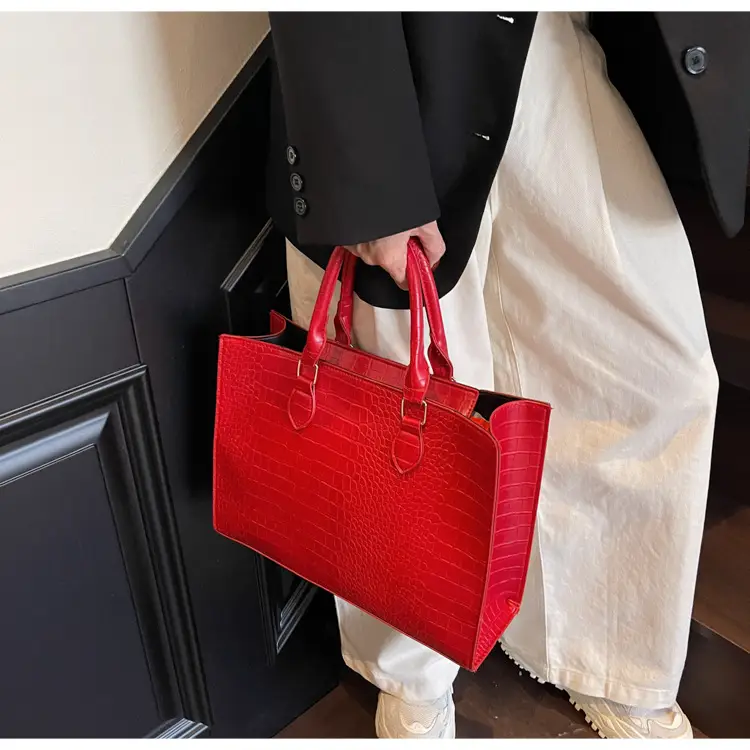 2025 Brown Crocodile Texture Shoulder Bag for Women — feature 10