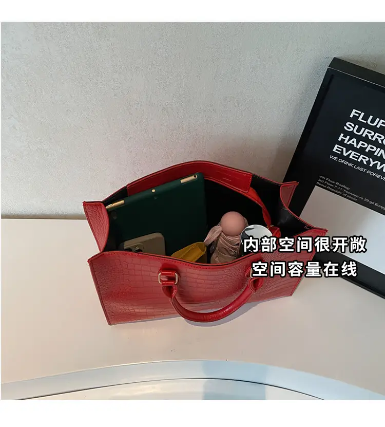 2025 Brown Crocodile Texture Shoulder Bag for Women — feature 5