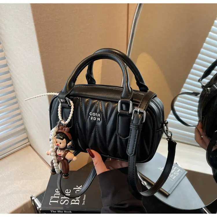 Black Pleated Crossbody Bag for Girls 2025 — feature 13