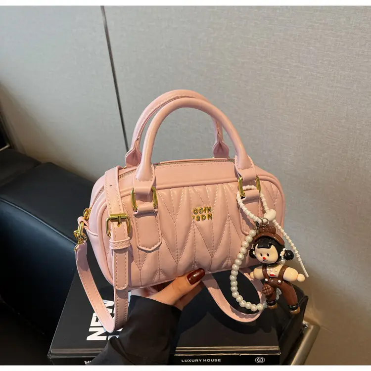 Black Pleated Crossbody Bag for Girls 2025 — feature 14