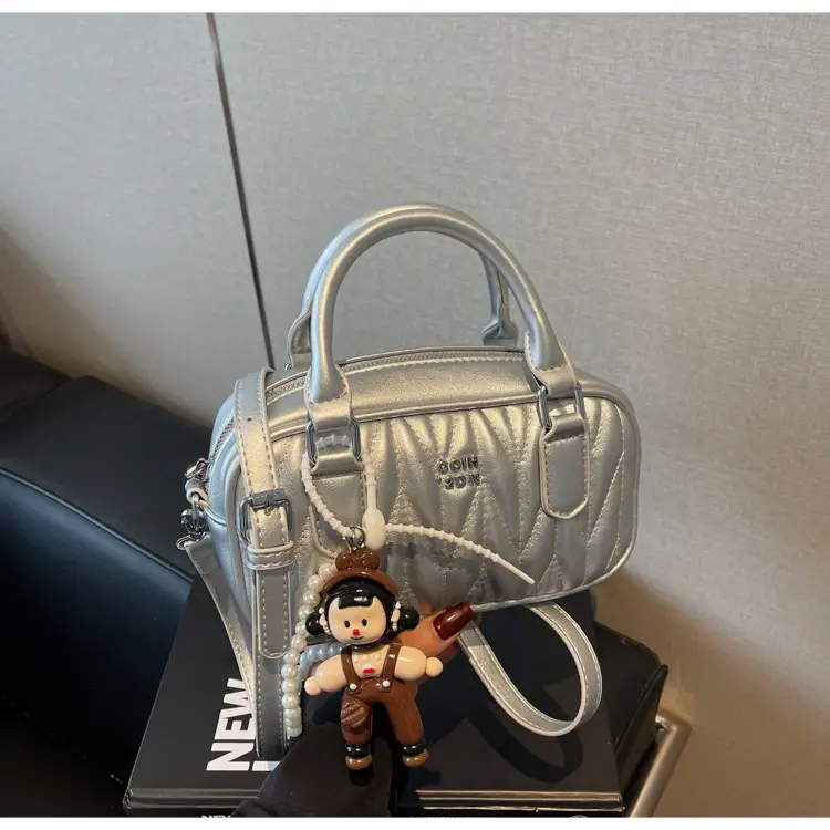 Black Pleated Crossbody Bag for Girls 2025 — feature 16