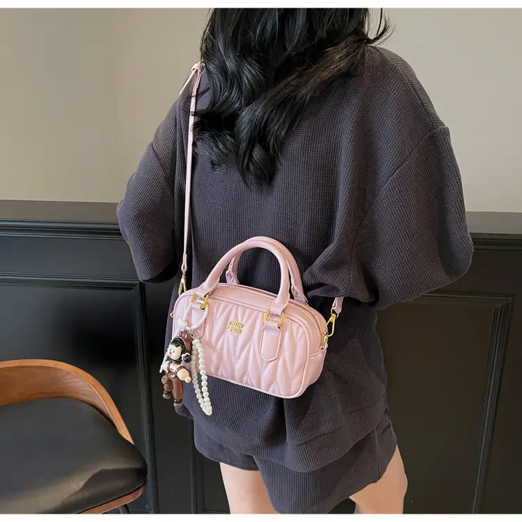 Black Pleated Crossbody Bag for Girls 2025 — feature 19