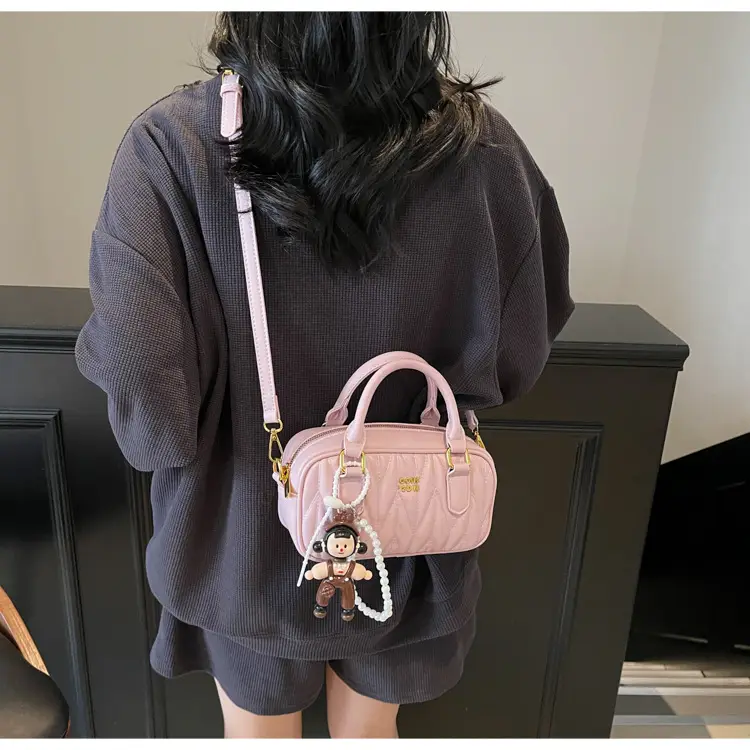 Black Pleated Crossbody Bag for Girls 2025 — feature 20