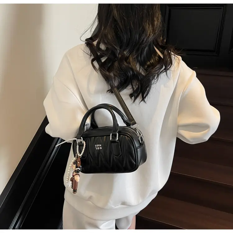 Black Pleated Crossbody Bag for Girls 2025 — feature 27