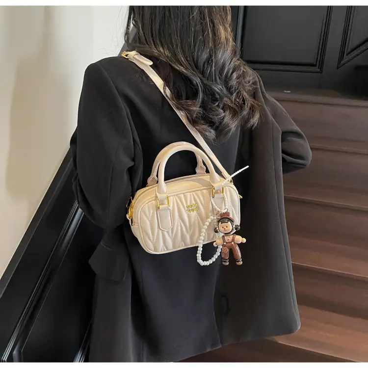 Black Pleated Crossbody Bag for Girls 2025 — feature 32