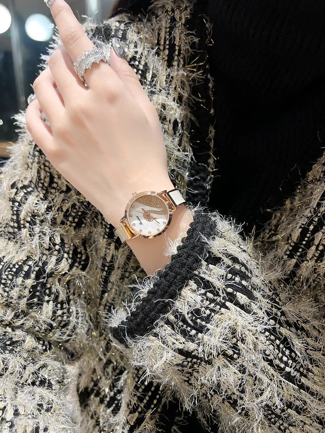 Gold Heart Watch for Women with Crystal Band — feature 1