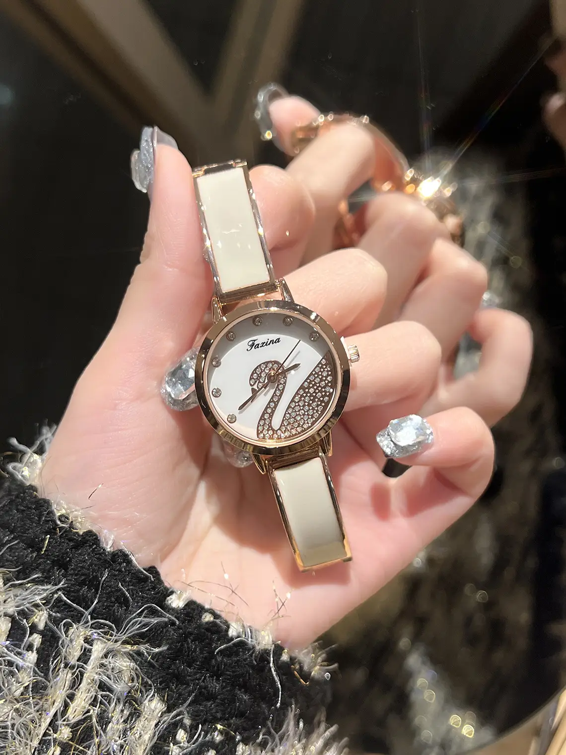 Gold Heart Watch for Women with Crystal Band — feature 3