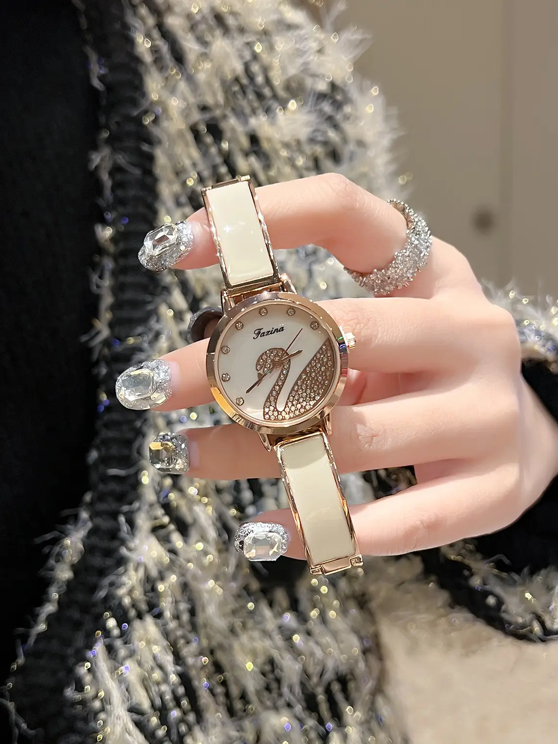 Gold Heart Watch for Women with Crystal Band — feature 4