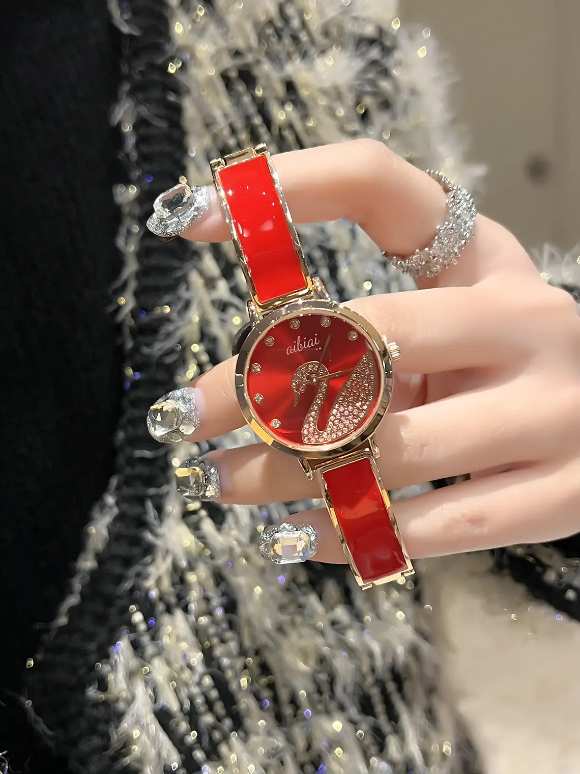 Gold Heart Watch for Women with Crystal Band — feature 9