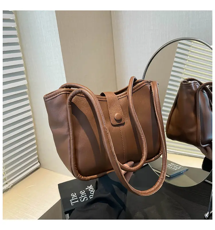Women's 2025 Contrast Tote Bags Large Capacity Leather Goods — feature 39