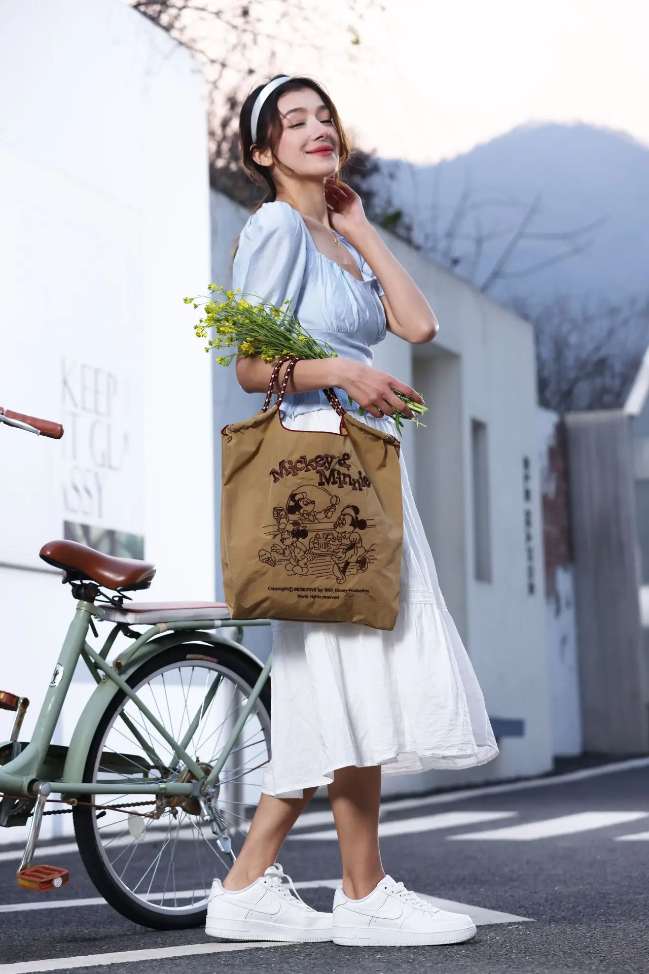 Chinese Embroidered Guofeng Women's Tan Handbag Set — feature 6