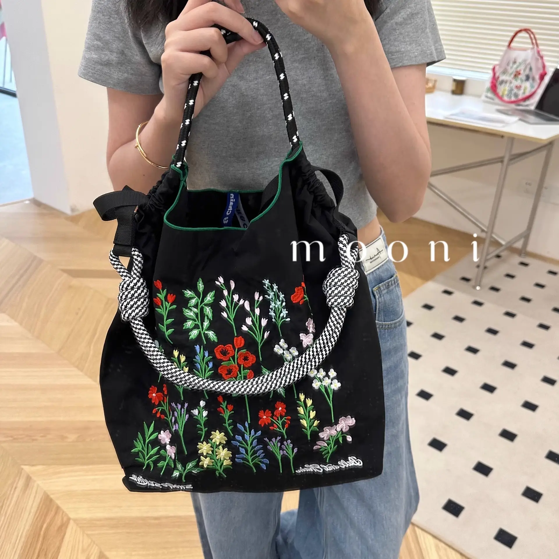 Chinese Embroidered Guofeng Women's Tan Handbag Set - Image 46