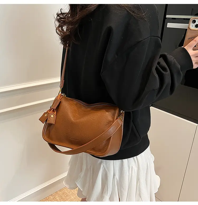 Black Retro Crossbody Bag Women Spring Summer 2025 — feature 13