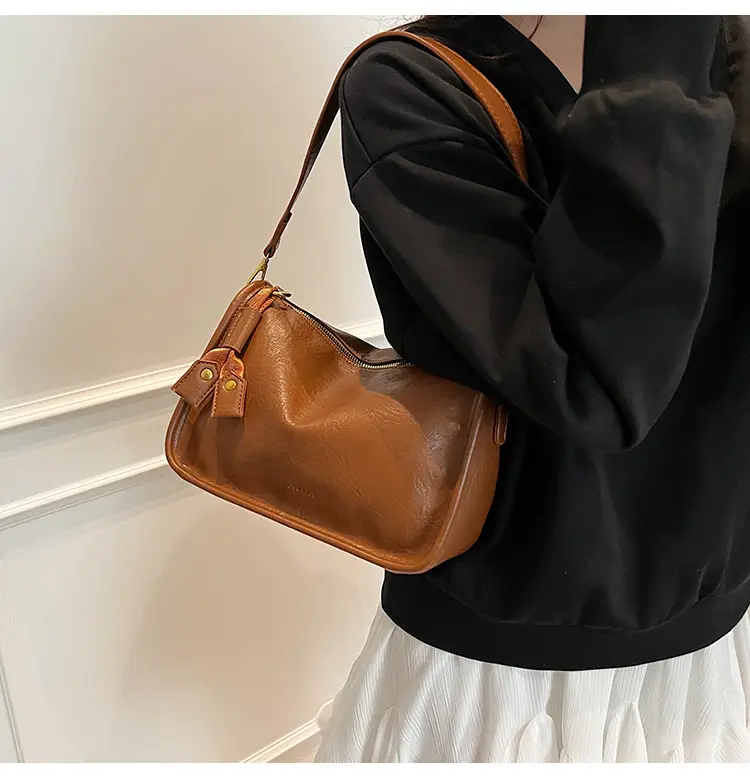 Black Retro Crossbody Bag Women Spring Summer 2025 — feature 15