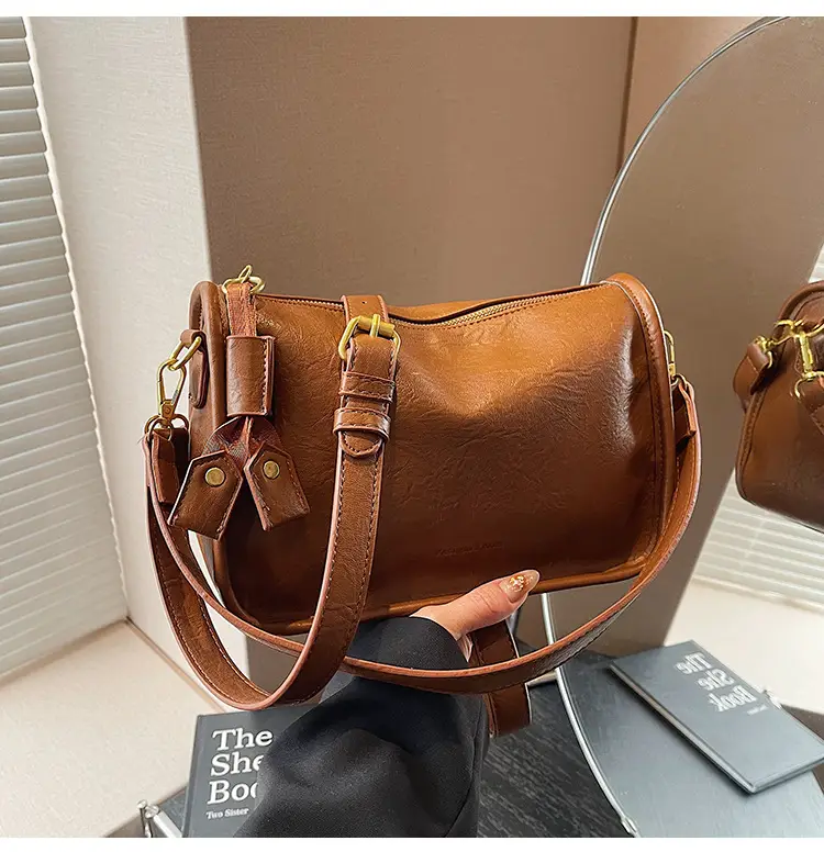 Black Retro Crossbody Bag Women Spring Summer 2025 — feature 21