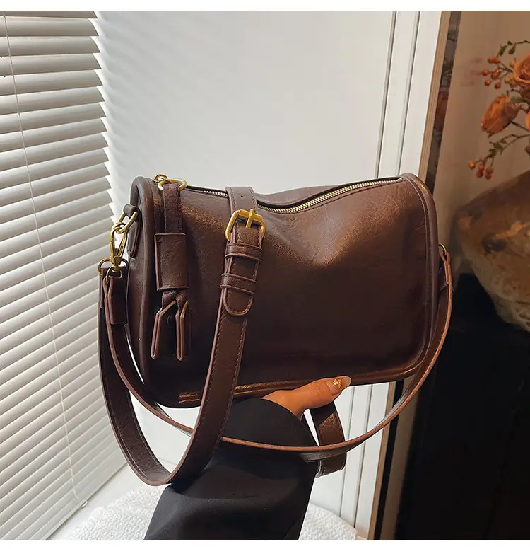 Black Retro Crossbody Bag Women Spring Summer 2025 — feature 27