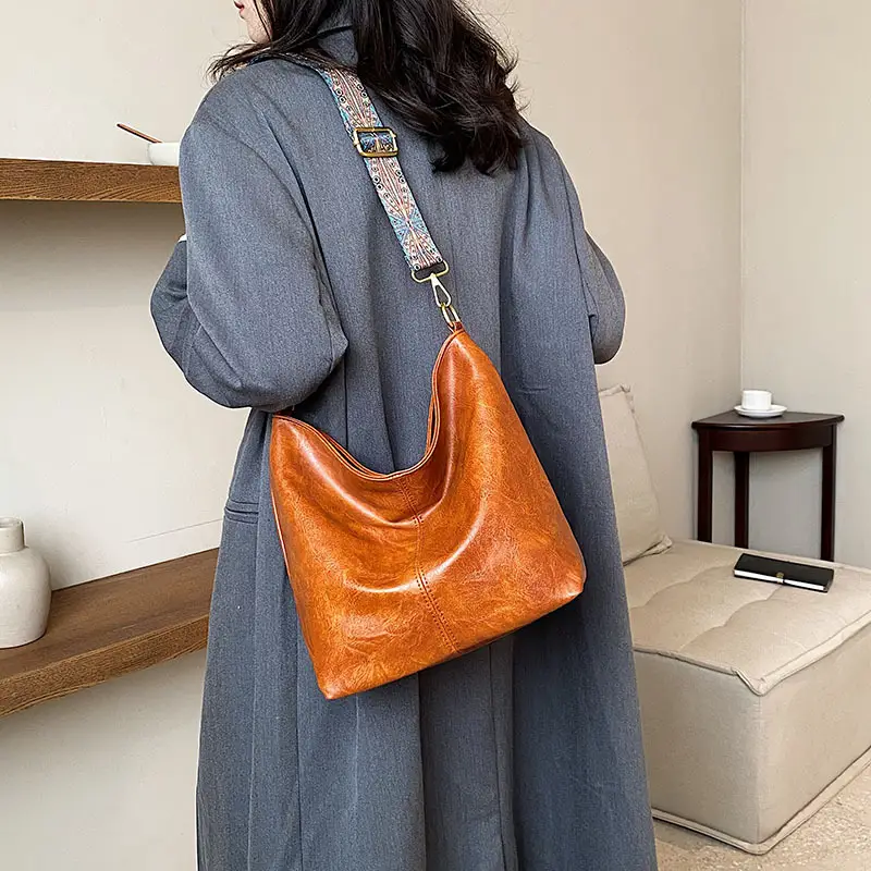 Green Leather Shoulder Bag with Embroidered Strap - Image 9