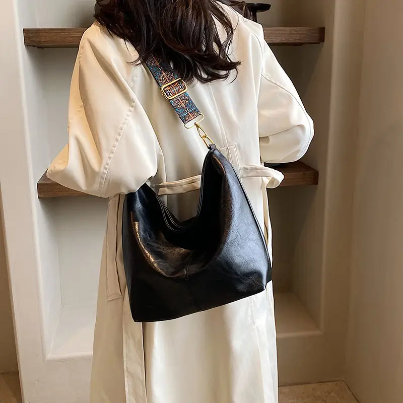Green Leather Shoulder Bag with Embroidered Strap - Image 10