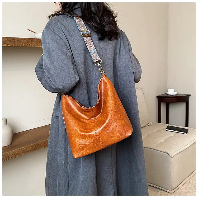 Green Leather Shoulder Bag with Embroidered Strap — feature 22