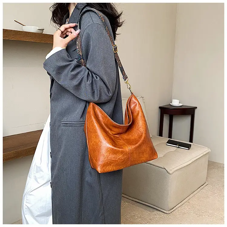 Green Leather Shoulder Bag with Embroidered Strap — feature 23