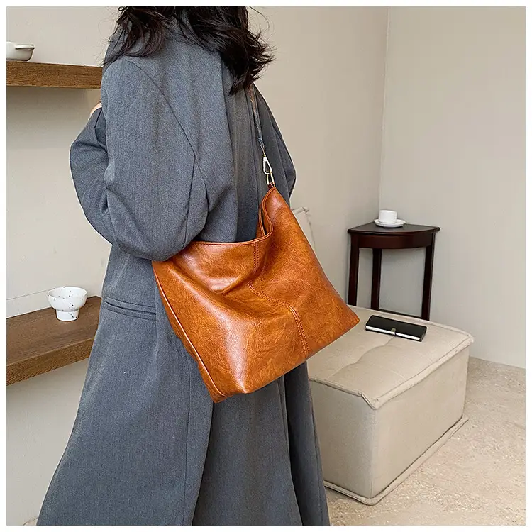 Green Leather Shoulder Bag with Embroidered Strap — feature 24
