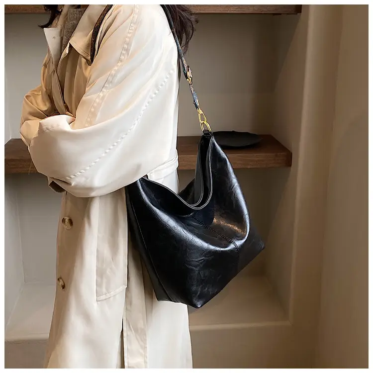 Green Leather Shoulder Bag with Embroidered Strap — feature 25