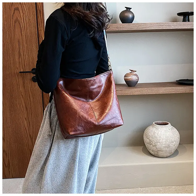 Green Leather Shoulder Bag with Embroidered Strap — feature 33